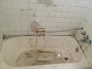 What a bad looking bathtub and tile before refinishing them